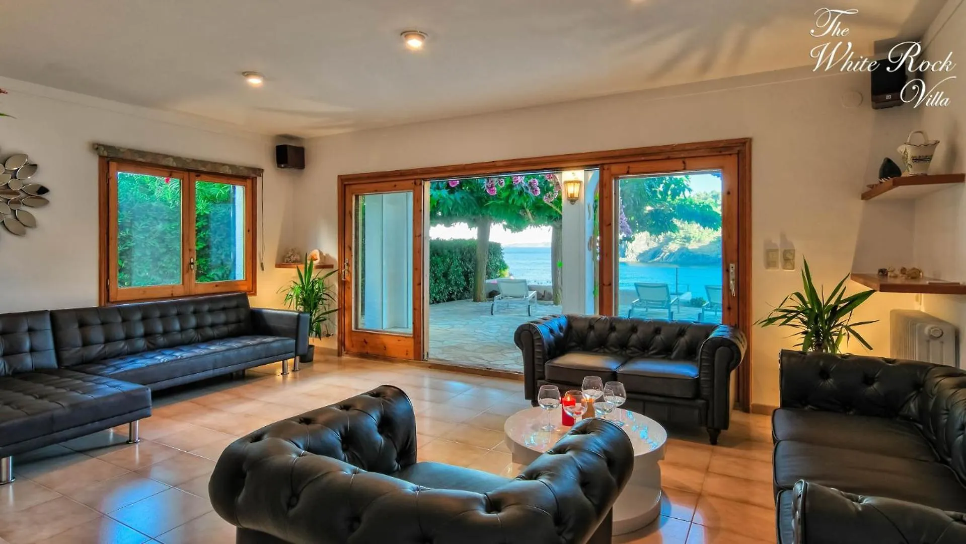 White Rock Villa With Breathtaking Views And Pool Colera
