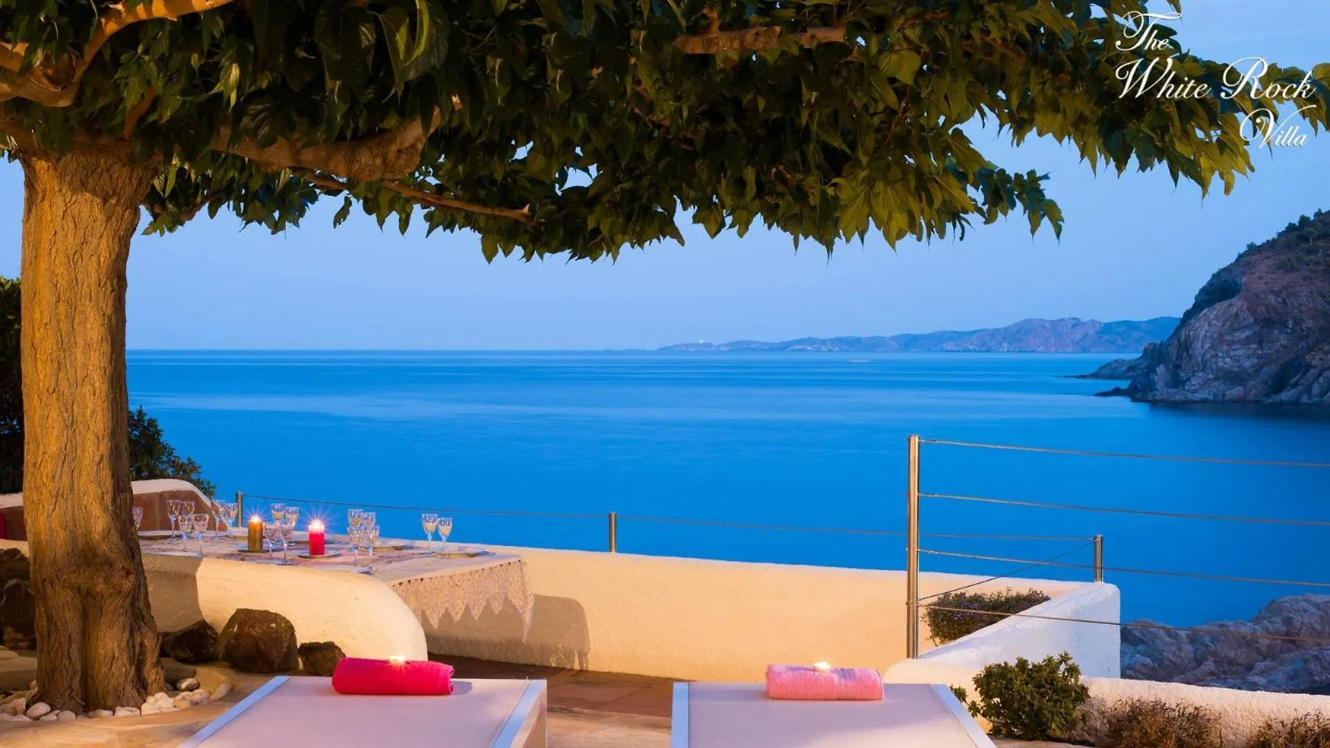 White Rock Villa With Breathtaking Views And Pool Colera