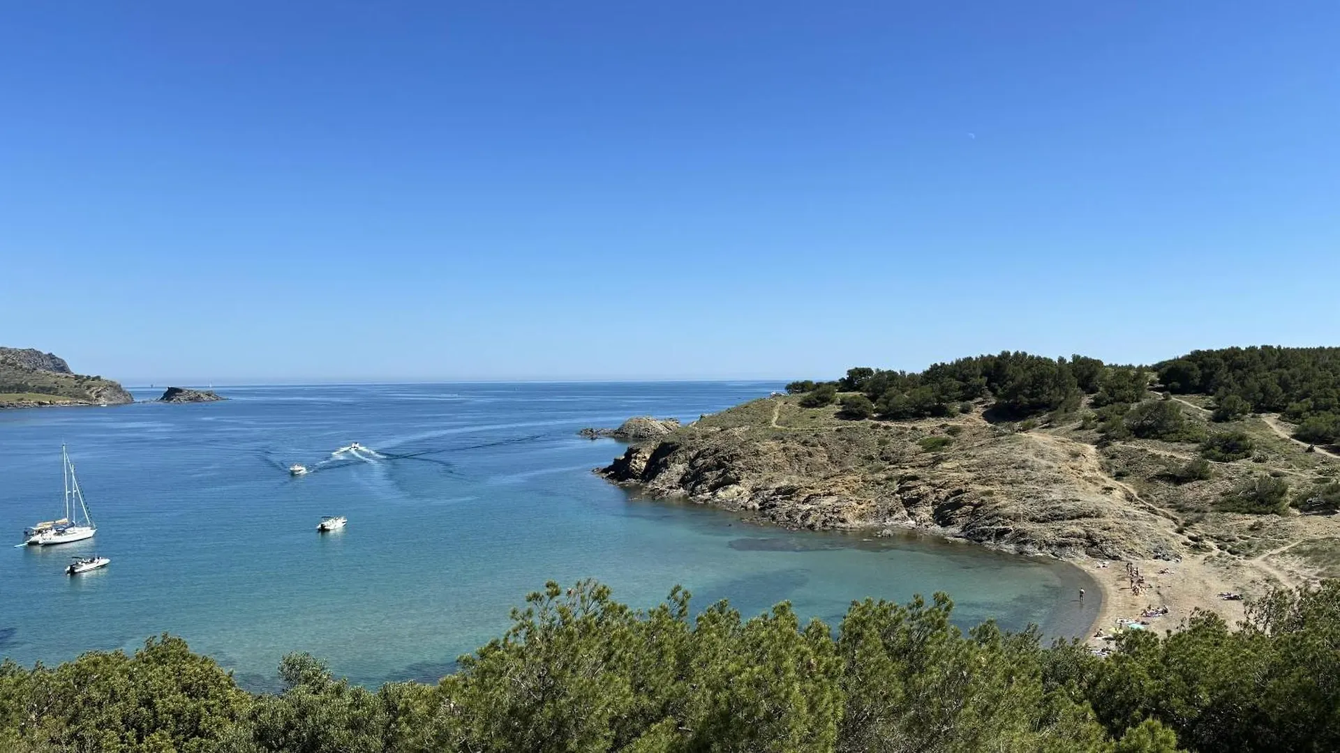 White Rock Villa With Breathtaking Views And Pool Colera