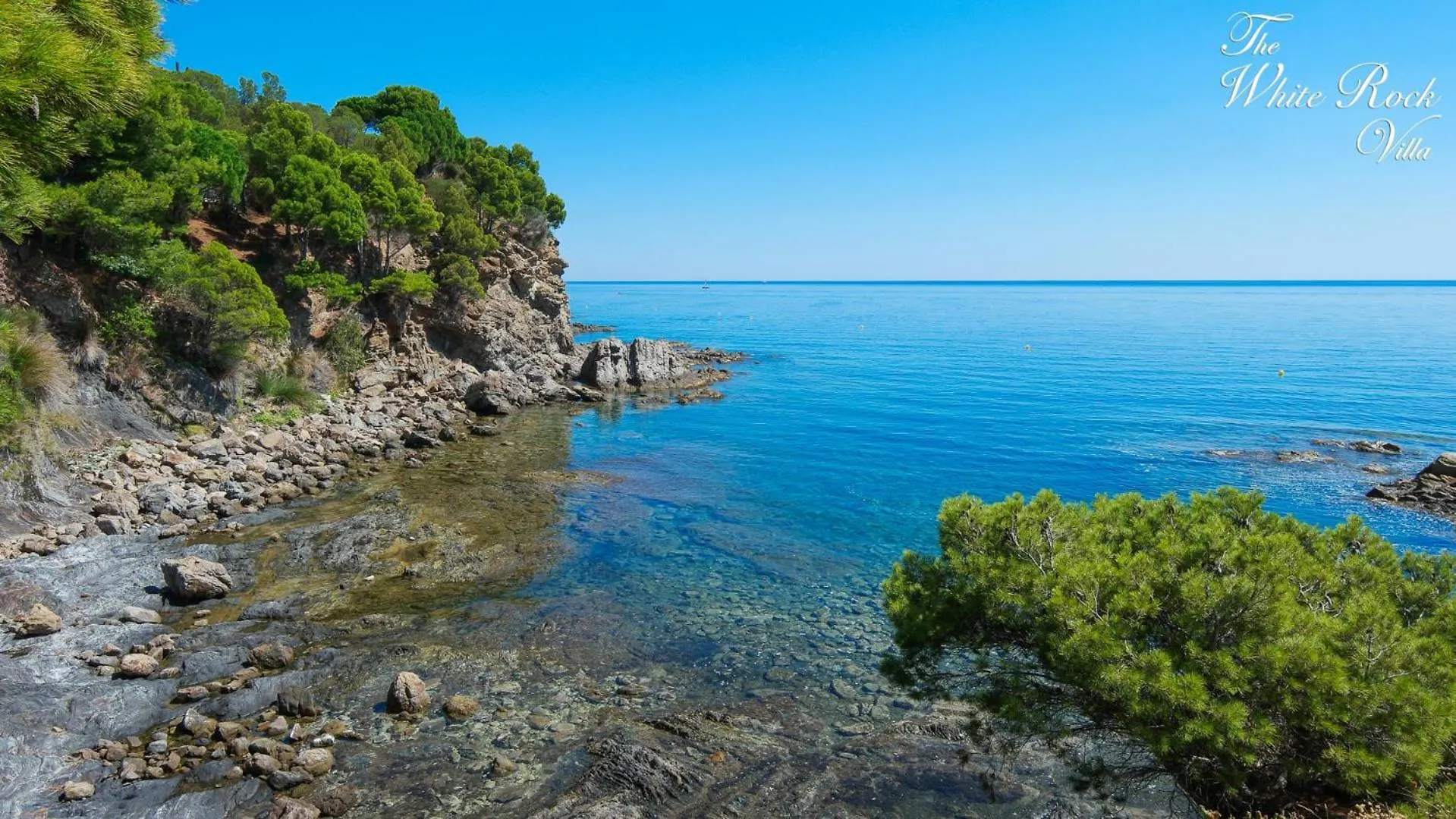 White Rock Villa With Breathtaking Views And Pool Colera
