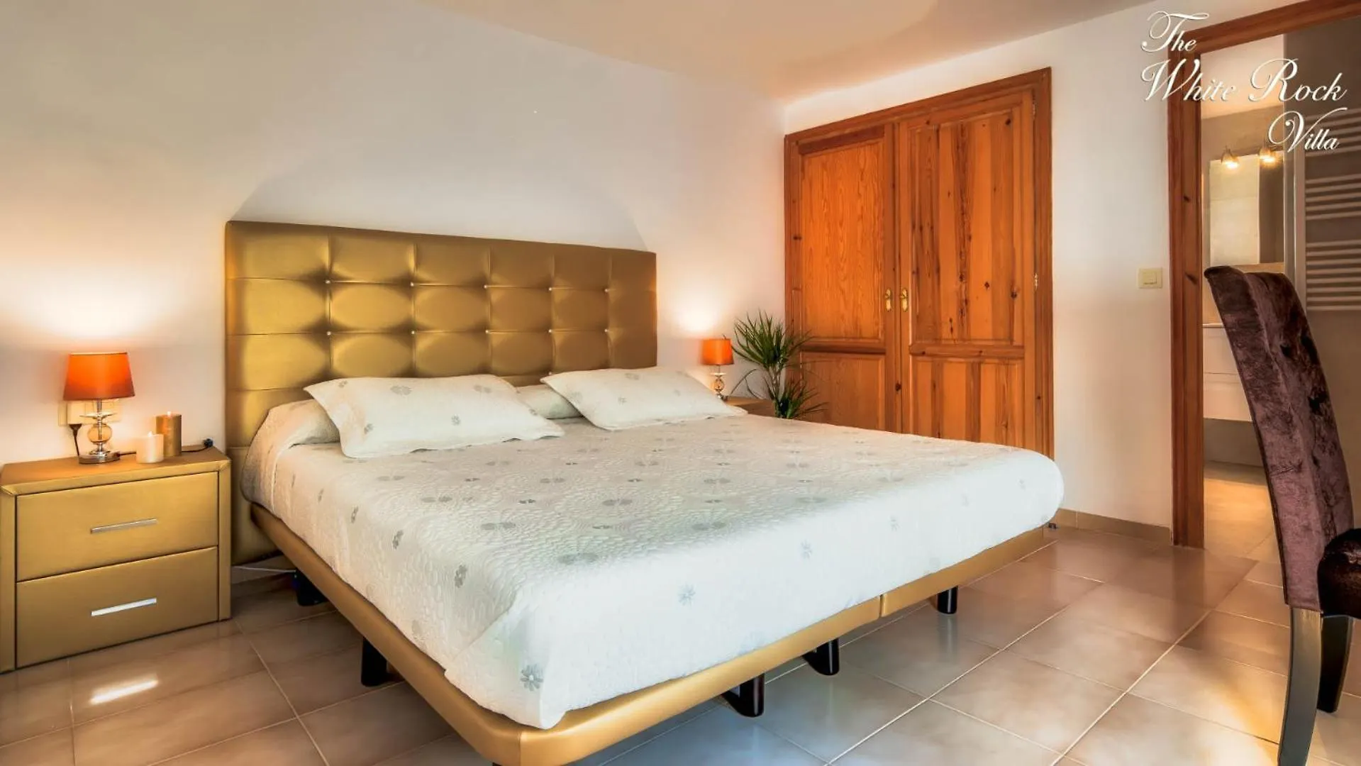 White Rock Villa With Breathtaking Views And Pool Colera