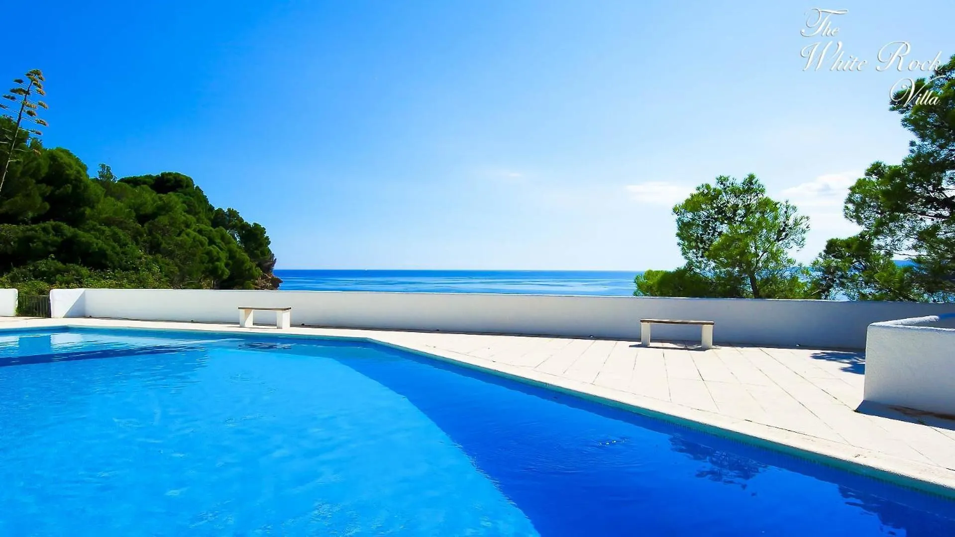 White Rock Villa With Breathtaking Views And Pool Colera 0*,