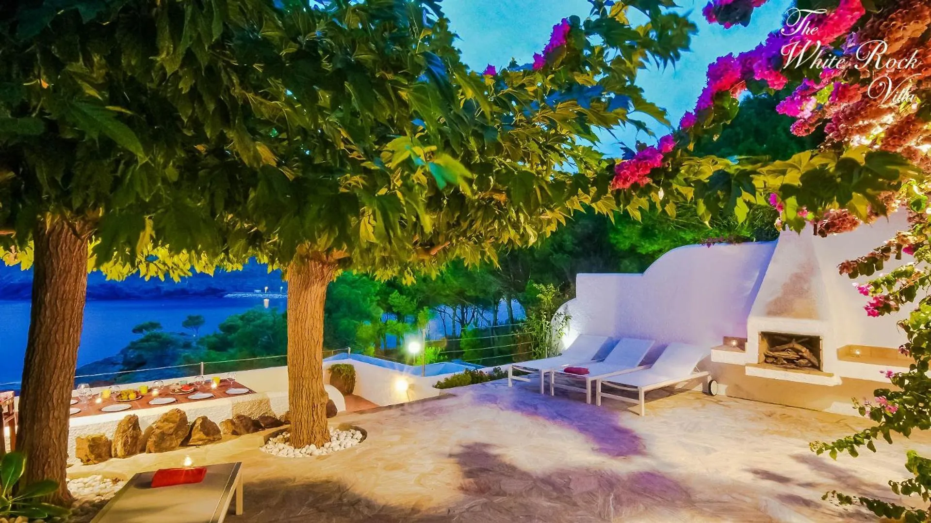 White Rock Villa With Breathtaking Views And Pool Colera