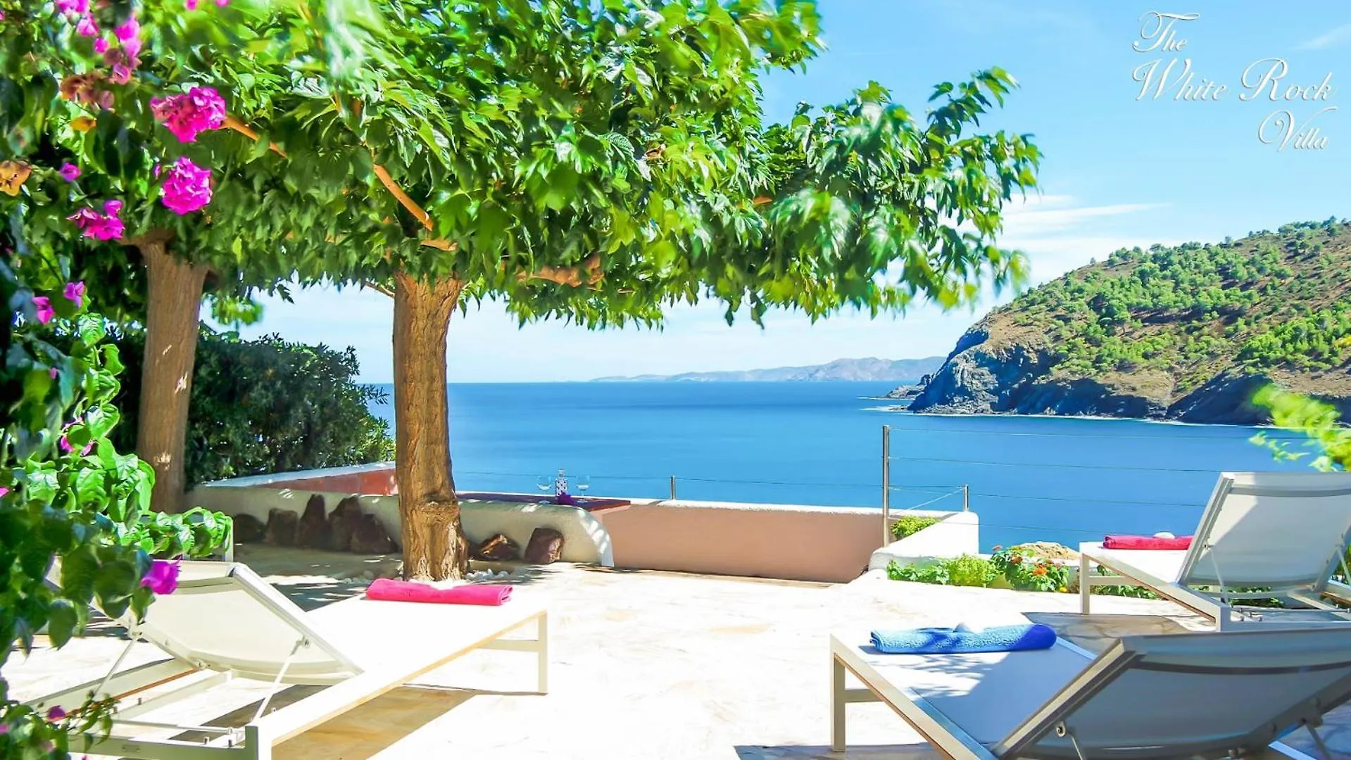 White Rock Villa With Breathtaking Views And Pool Colera