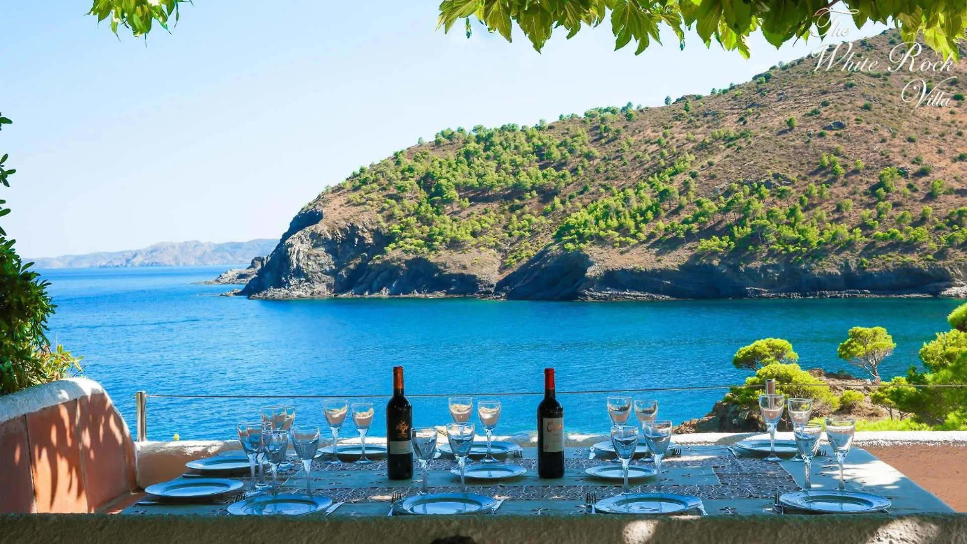 White Rock Villa With Breathtaking Views And Pool Colera
